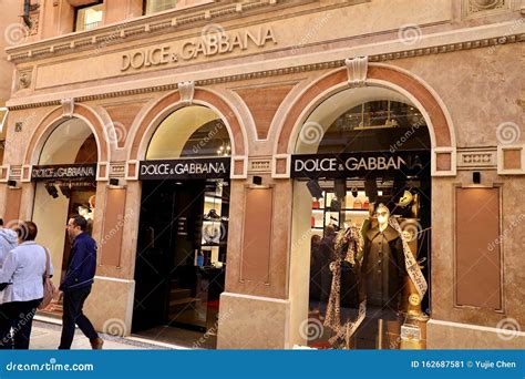 dolce gabbana chiusura negozi|dolce & gabbana founded.